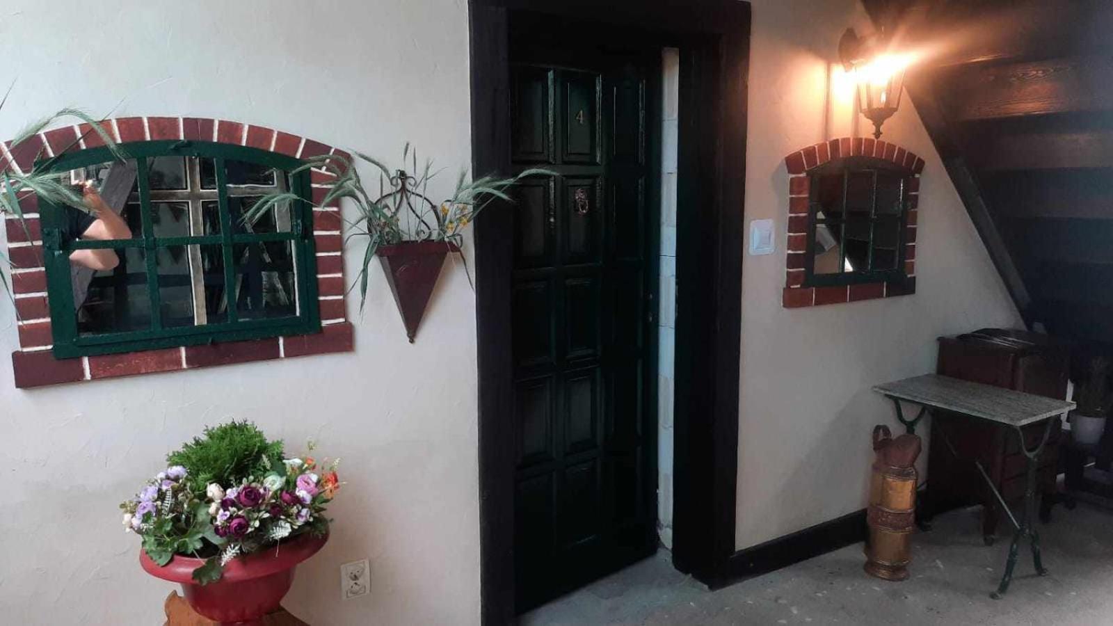 Jelen W Smokingu Apartamento *